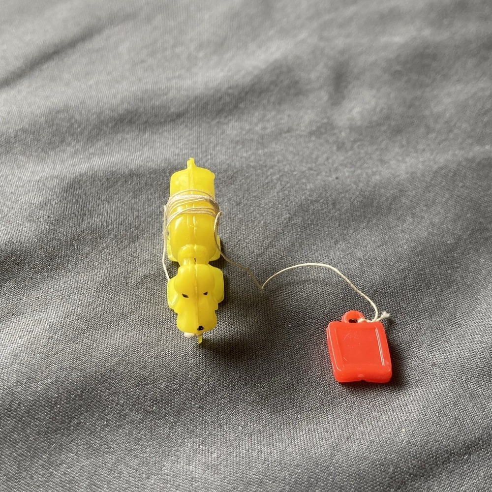 Space Walking Yellow Dog Vintage Two Inch - Picture 4 of 7
